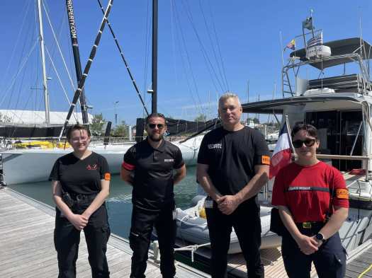 Quatre agents participants à la sécurisation d'un évènements dans un port