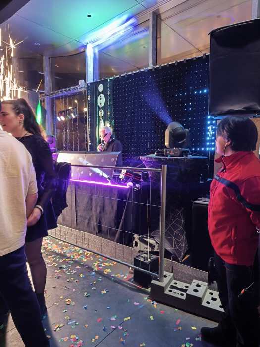 Agent SSIAP d'AZ sécurité assurant la sécurité incendie lors d'un événement